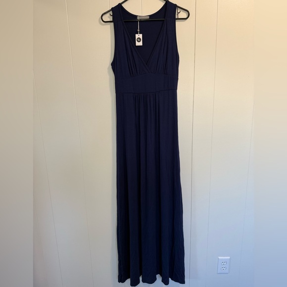 New with Tags Loveappella navy V-Neck Maxi Dress woman’s size medium - Picture 2 of 8